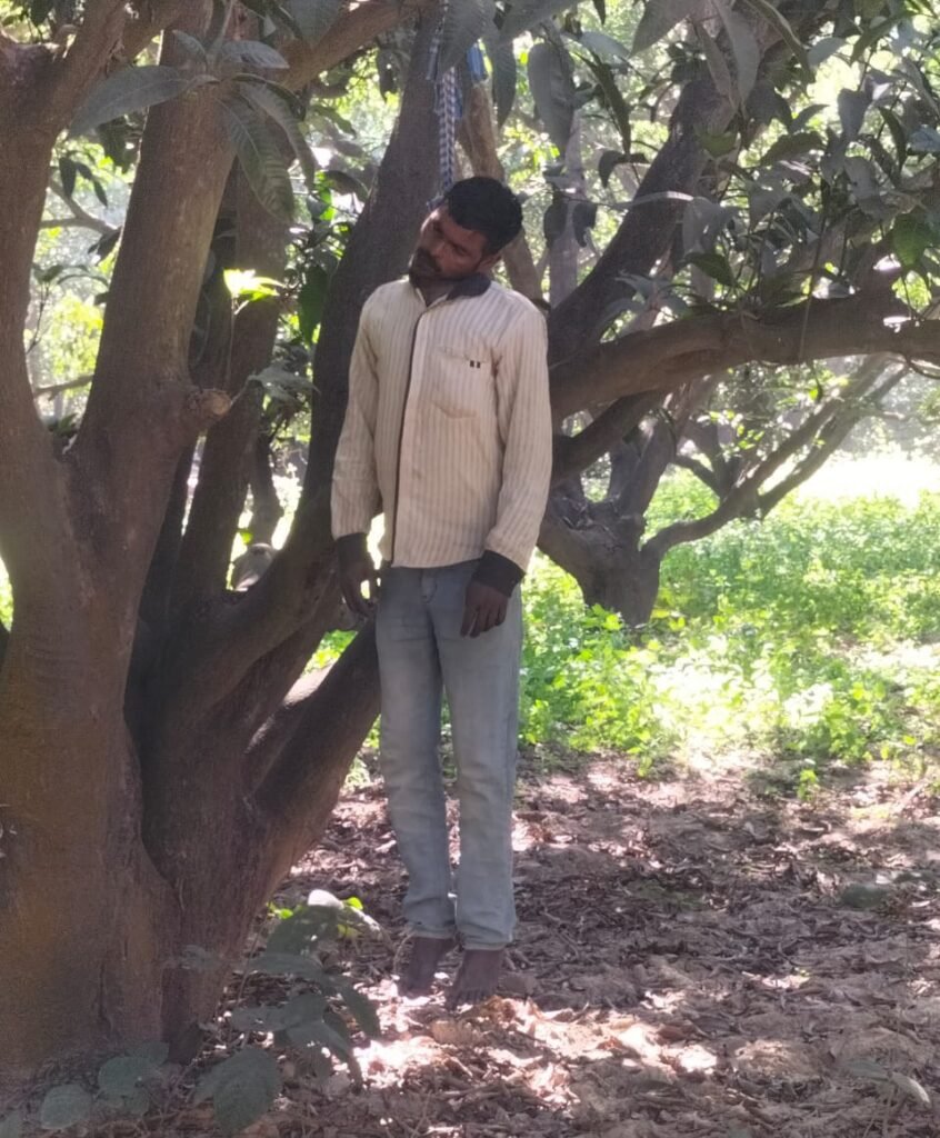 *बेकिंग*✍️
* न्यूज माल थाना क्षेत्र अंतर्गत ग्राम दहियाताली 

एक व्यक्ति को रस्सी के सहारे पेड़ पर लटकते देखा गया सूत्रों से मिली जानकारी अनुसार दहियाताली में कल्लू पंडित 

के बाग में एक व्यक्ति को रस्सी के सहारे पेड़ पर लटकते देख को ग्रामीणों ने दी सूचना 
*पत्रकार सोहन कुमार लखनऊ