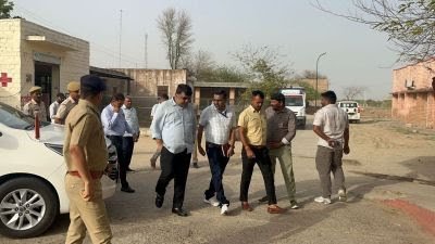 
मॉक डि्रल के दौरान जायजा लेते अ​धिकारी।