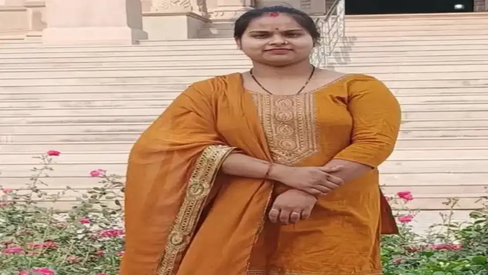 वाराणसी : फंदे से लटकती मिली विवाहिता, मायके वालों ने लगाया हत्या का आरोप