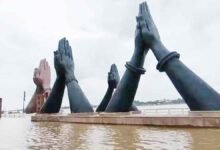 वाराणसी में बाढ़ का कहर, नमो घाट तक पहुंचा गंगा का पानी, सेल्फी और नाव पर रोक