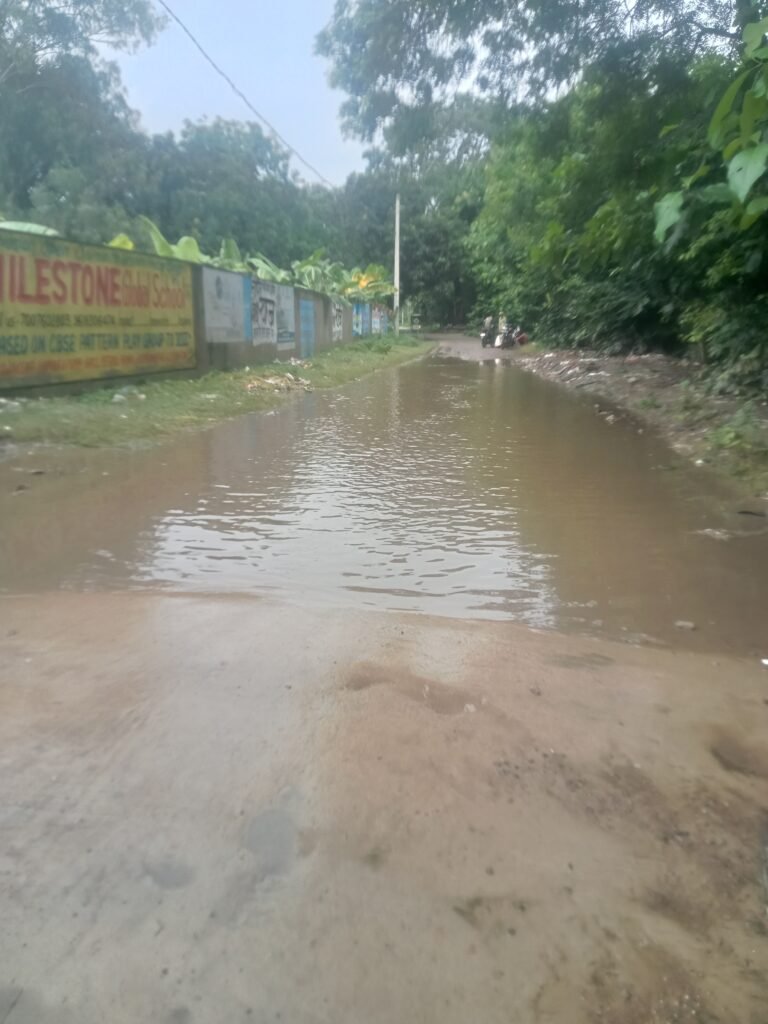  लखनऊ जिले में जल भराव की समस्या विकराल रूप ले चुकी है,