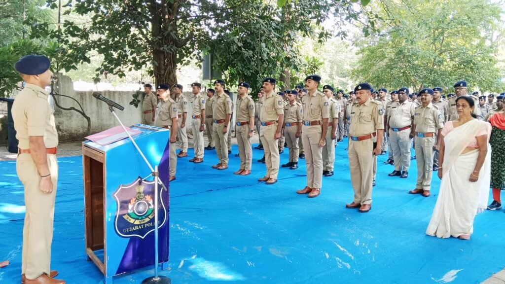 दाहोद जिला पुलिस अधीक्षक श्री रविराजसिंह जडेजा ने पुलिस अधिकारियों और कर्मचारियों को स्वदेशी शपथ दिलाई*