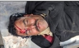 शहर के जलेसर रोड पर गांव बलना थाना हाथरस जंक्शन पर एक कैटर ओर महिंद्रा ट्रैक्टर की आमने सामने की जोरदार भिंडत हो गई। इस हादसे में दोनों वाहनों के चालक घायल हो गए। जिसमें ट्रैक्टर चालक दीपू राघव उम्र 44 वर्ष निवासी भोजपुर थाना सकरौली जिला एटा को गंभीर चोट आईं। वही कैंटर चालक राजेश पुत्रमुलायम सिंह निवासी कहेंना थाना बलबन जिला एटा के पैर में चोट लगी। दोनों घायलों को राहगीरों ने जिला बागला हॉस्पिटल भेजा। हादसे के कारण कुछ देर के लिए मार्ग पर यातायात बाधित हो गया। सूचना मिलते पूरा चौकी प्रभारी यदुनाथ सिंह अपनी पुलिस टीम के साथ मौके पर पहुंच कर घायलों को जिला अस्पताल भिजवाया वही यातायात को सुचारू कराया।