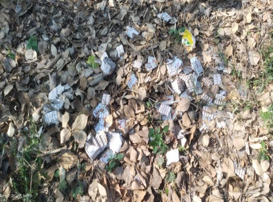 गौर ब्लॉक का 'अंधेरगर्दी' मॉडल: 2027 तक की मियाद, आज ही बनी कबाड़। 1 1769568160