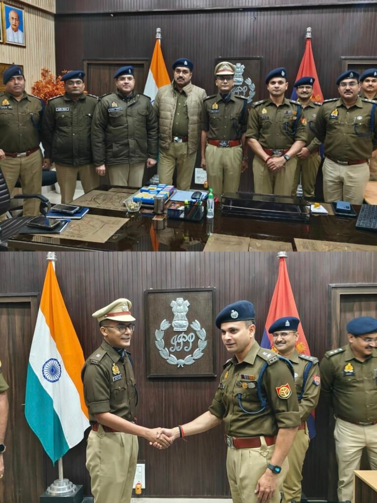 हरदोई पुलिस में सम्मान का क्षण: आलोक राज नारायण बने अपर पुलिस अधीक्षक, एसपी अशोक कुमार मीणा ने लगाए रैंक चिन्ह, दी उज्ज्वल भविष्य की शुभकामनाएं 3 20260108 174655