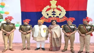 उत्तर प्रदेश पुलिस के सम्मान में बना विश्व का सबसे बड़ा पुलिस बैज, डॉ. नेहा सिंह ने UAE का वर्ल्ड रिकॉर्ड तोड़ने की रची तैयारी