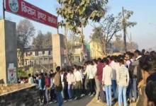 UP Board Exam 2026: वाराणसी में 117 केंद्रों पर शुरू हुई बोर्ड परीक्षा, कड़ी सुरक्षा में हो रही परीक्षा