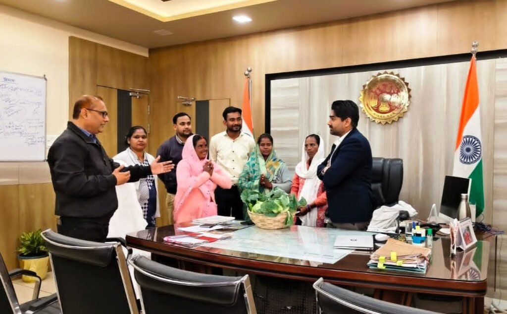 सिंगरौली: स्व-सहायता समूह की महिलाओं ने कलेक्टर से की मुलाकात। 2 FB IMG 1770190984596