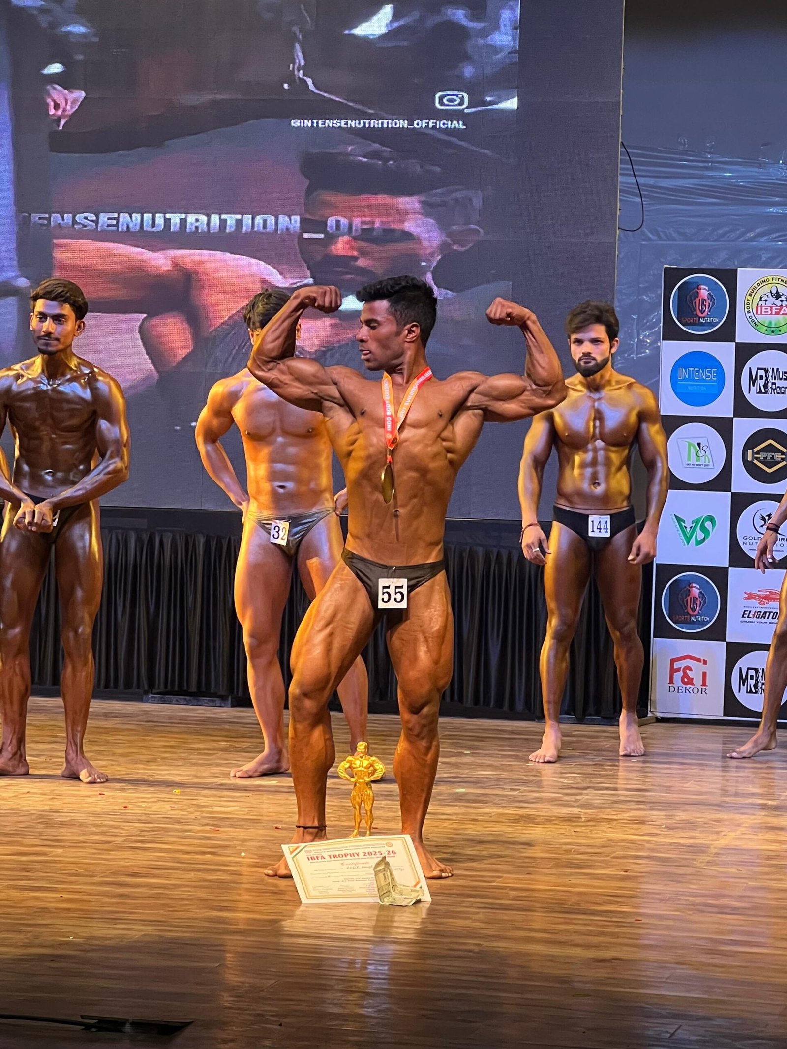 तहसीलसिकंद्राराऊ के गांव नगला बैरागी के बटेअंकित बघेल नेनेशनल बॉडीबल्डिंग में गोल्ड जीत कर यह संदेश दे दया कि आज भी गांव के बेटे किसी भी क्षेत्र में पीछे नहीं हैं। खेल, शक्ति और फिटनेस जैसे क्षेत्रों में भी वे नए कीर्तिमान स्थापित कर सकते हैं। उनकी इस सफलता पर पूरे समाज, क्षेत्र, गाँव, परिवार में खुशी का माहौल है और लोग उन्हें भविष्य के लिए शुभकामनाएँ दे रहे हैं।