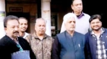 महोदयविनम्र अनुरोध है कि २१ अति जरुरी है किंतु २१ में समस्त २३अधिकारियों की ड्यूटी लगा देने के कारण व्यापारियों, उधोग पतियो कॉ२ ३ संबंधित कार्य नही हो पा रहा है अतः कुछ अधिकारियों को कार्यलय में २१ ड्यूटी से मुक्त किया जाए क्योंकि करदाता व्यापारियों एवं उद्योगपतियों को नियमित २३ संबंधित आवश्यक कार्य बाधित होने के कारण व्यापारी आर्थिक दंड स्वत पोर्टल द्वारा लग जाता है यह एक सरकारी प्रक्रिया है जिससे व्यापारी को आर्थिक एवं मानसिक परेशानी का सामना करना पड़ता है एवं सरकार की नजर में फर्म पर भी संदेह किया जाता है महोदय सचल दल द्वारा बिल अथवा माल में गलती होने पर गाड़ी पकड़ी जाती है तो उसकी पेनल्टीजुमार्ना जमा करने के लिए भी कई दिन इंतजार करना पड़ता है क्योंकि अधिकारी मिलते नहीं है व्यापारियों की कठिनाइयों को देखते हुए २ ३ अधिकारियों की ड्यूटी रोटेशन के हिसाब से लगाई जाए जिससे व्यापारियों की समस्याओं का समाधान 2, महोदय कुछ हद तक हो सके व्यापारी एवं नगर वासी हाथरस को सुंदर एवं स्वच्छ बनाने में अपना पूर्ण योगदान देकर प्रशासन को सहयोग करता है किंतु कुछ दुकानदारों द्वारा अवैध अतिक्रमण करके आम जनता को परेशानी की जाती है महोदय आपसे अनुरोध है अतिक्रमण हटाओ अभियान के तहत आप वीडियोग्राफी कराकर अधिकतम जुमार्ना लगाने का निर्देश दें किंतु अवैधानिक तरीके से तोड़ फोड़ एवं सामान जब्त नहीं किया जाय नगर पालिका प्रशासन द्वारा जो सामान जब्त किया जाता है उसकी कुछ भी लिखित में दुकानदार को अथवा नगर पालिका माल खाने में जमा नहीं किया जाता है जिसका कोई व भी ब्योरा नहीं है उस सामान को नगरपालिका प्रशासन एवं कर्मचारी अपने घरों को अथवा कबाड़ी को बेच दिया करते हैं अगर आप चाहें तो इसकी आप जांच करा सकते हैं