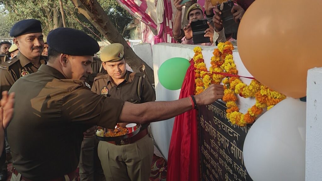 हरदोई पुलिस को बड़ी सौगात: पुलिस अधीक्षक अशोक कुमार मीणा द्वारा थाना शाहाबाद क्षेत्र में पुलिस चौकी का उद्घाटन, ASP आलोक राज नारायण सहित अधिकारी रहे मौजूद 3 IMG 20260203 WA0034 1
