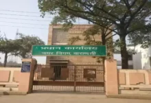 वाराणसी नगर निगम में बड़ा घोटाला: नई गाड़ियां कागजों में ‘डेड’, तीन कर्मचारी सस्पेंड, 25 ई-गार्बेज मशीनें कबाड़ घोषित