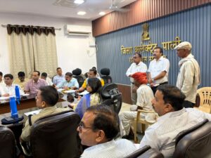 जिला स्तरीय जनसुनवाई आयोजित’’ ’जिला कलक्टर ने सुनी आमजन की समस्यायें त्वरित निस्तारण के दिये निर्दैश, सर्तकता समिति की बैठक में 4 का निस्तारण कर दी राहत’ 16 01 1 1