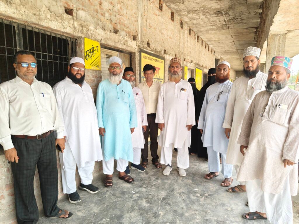 फर्जी आधार और आपराधिक इतिहास के दम पर 'प्रबंधक' बनकर बैठे पिता-पुत्र, प्रशासन से जांच की मांग 12 FB IMG 1779595838380