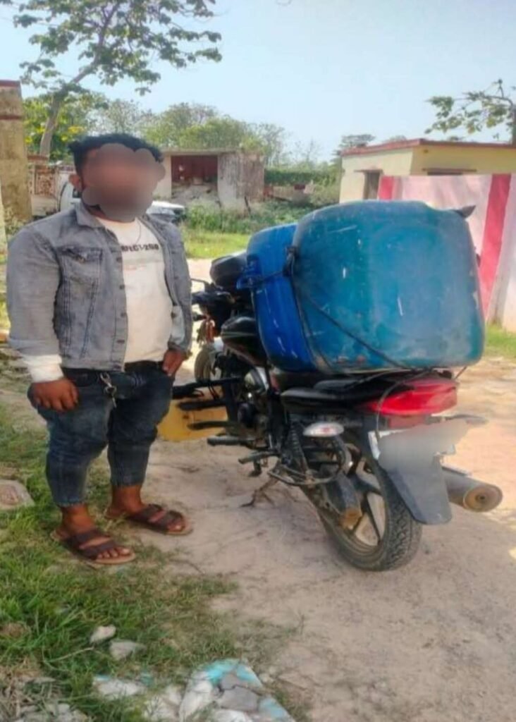 120लीटर डीजल के साथ पुलिस ने एक युवक को किया गिरफ्तार 2 FB IMG 1779867079427