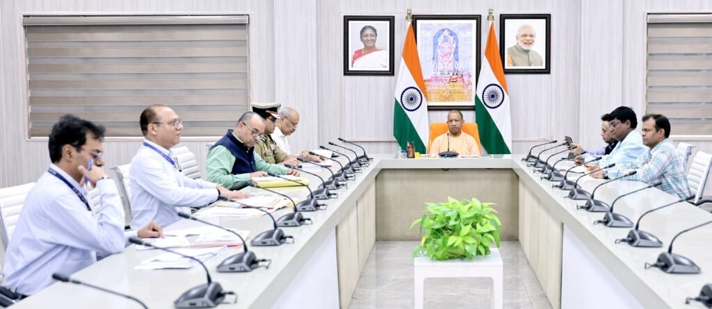 मुख्यमंत्री योगी आदित्यनाथ ने आज लखनऊ में उत्तर प्रदेश पुलिस आवास निगम समीक्षा की 2 FB IMG 1779980204515