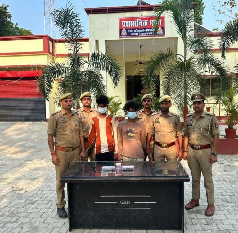 निचलौल पुलिस ने 02 शातिर चोरों को चोरी के माल व नकदी सहित किया गिरफ्तार 2 FB IMG 1779980660709