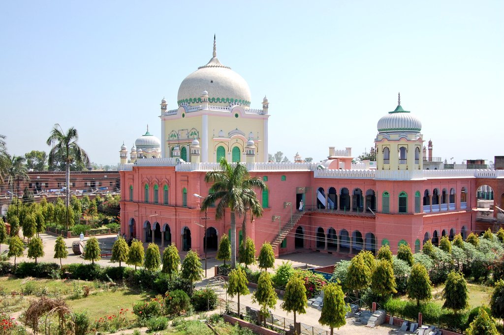 “दारुल उलूम देवबंद के नीचे शिव मंदिर होने का दावा: सहारनपुर में नई बहस, हिंदू रक्षा दल ने खुदाई की उठाई मांग” 1 HI6fFGNbkAAyAYn