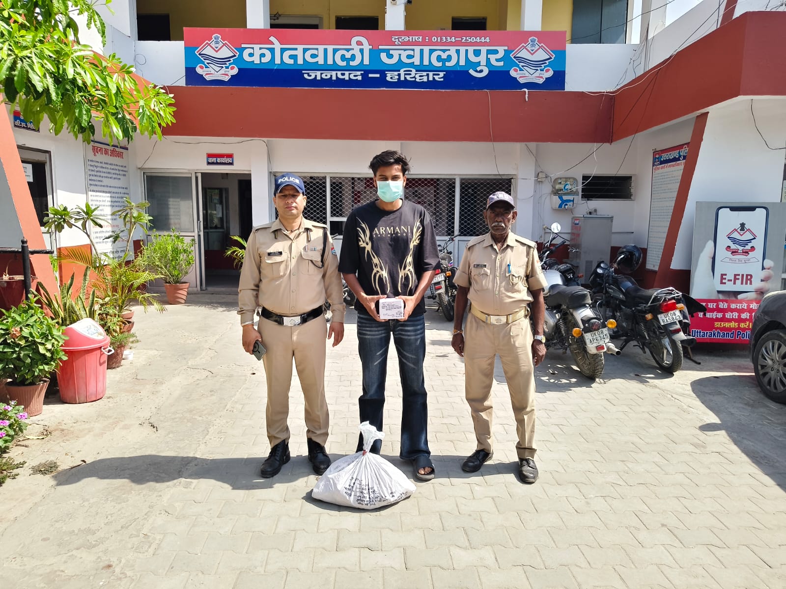 ऑपरेशन प्रहार के तहत ज्वालापुर पुलिस की बड़ी कार्रवाई, 54 पव्वे अवैध शराब सहित तस्कर गिरफ्तार। 11 IMG 20260520 WA0065