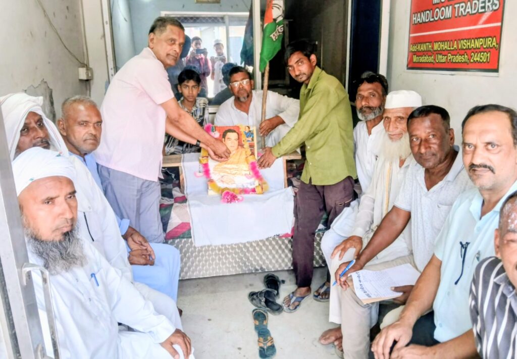 कांठ में पूर्व प्रधानमंत्री राजीव गांधी की पुण्यतिथि पर कांग्रेसियों ने दी श्रद्धांजलि 12 IMG 20260521 WA00402