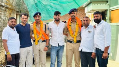 आरक्षक पद की ट्रेनिंग पूरी कर घर आने पर पूर्व सरपंच ने किया स्वागत 14 IMG 20260524 WA0221