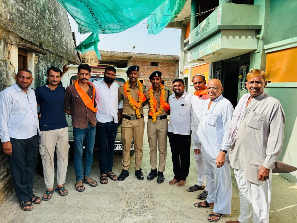 आरक्षक पद की ट्रेनिंग पूरी कर घर आने पर पूर्व सरपंच ने किया स्वागत 12 IMG 20260524 WA0246