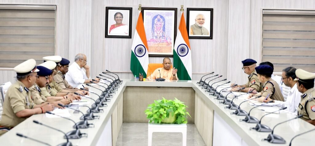 मुख्यमंत्री योगी आदित्यनाथ जी ने लखनऊ में कारागार विभाग की समीक्षा की। 2 IMG 20260526 WA0000