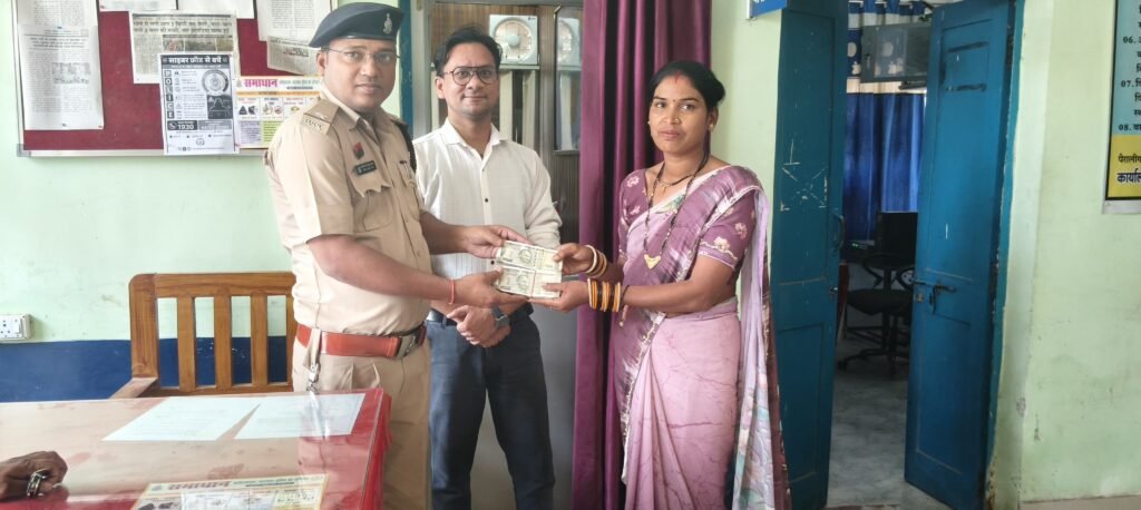 खाते से उड़े थे ₹1 लाख, बलौदाबाजार पुलिस ने दिखाई 'सिंघम' जैसी फुर्ती; ठगों के चंगुल से वापस झटके पैसे! 2 IMG 20260529 WA0067