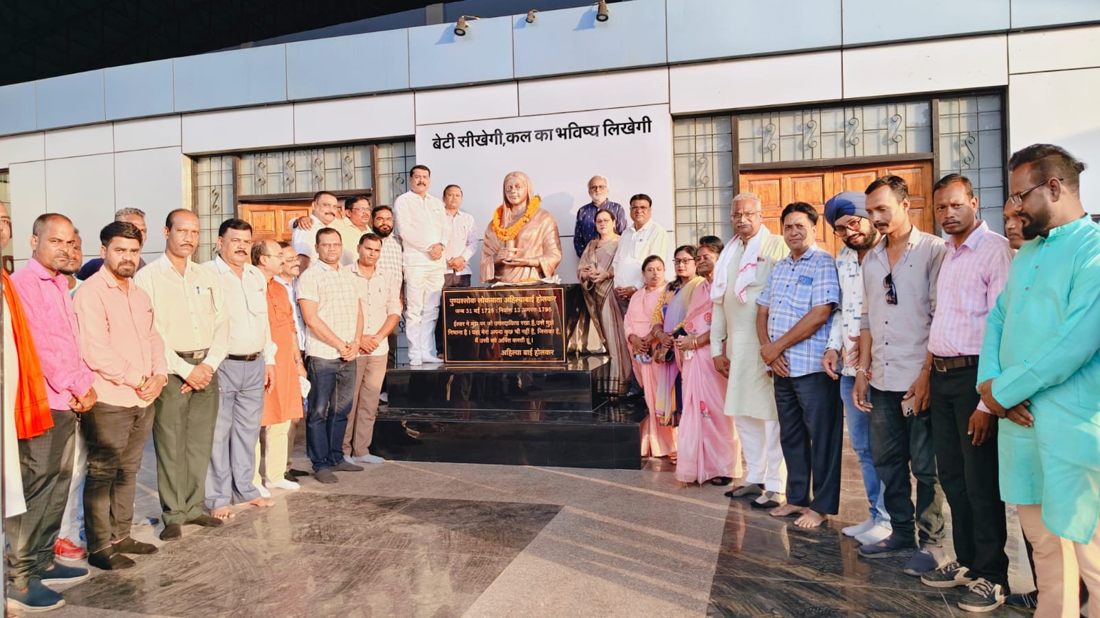 अहिल्याबाई होलकर की जयंती पर रिसदी में प्रतिमा पर माल्यार्पण, भाजपा कार्यकर्ताओं ने किया नमन 1 IMG 20260531 WA0031