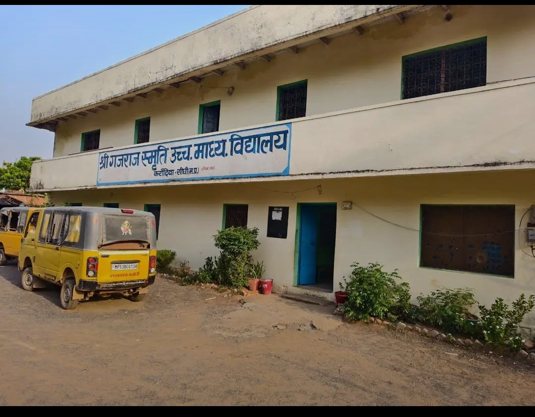 सीधी मे स्कूल की आड़ में नशे का कारोबार उजागर, 208 शीशी अवैध कफ सिरप सहित आरोपी गिरफ्तार, 2 Screenshot 2026 05 21 17 37 09 038 com.facebook.lite edit