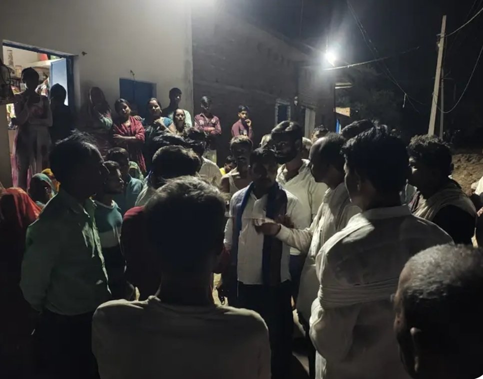 झांसी: गला रेत कर हत्या की सूचना मिलते ही पीड़ित परिवार से मिलने पहुंचे भीम आर्मी जिला अध्यक्ष डॉक्टर रणजीत सिंह 2 Screenshot 20260524 220258 Facebook