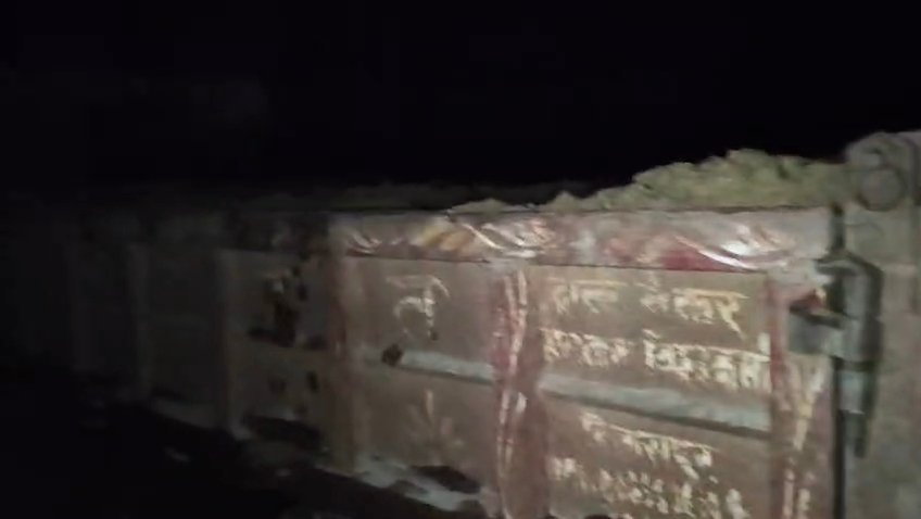 खरौंधी थाना क्षेत्र में बालू माफिया बेलगाम: अरंगी और तोरेलावा पंडा नदी घाट से रात भर हो रहा अवैध खनन 2 Videoshot 20260531 100027