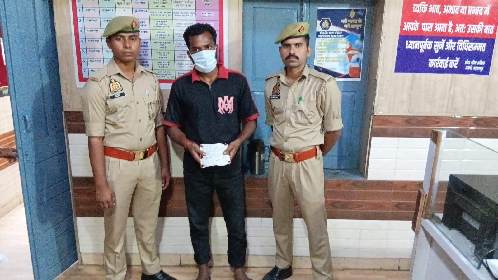 “ऑपरेशन सवेरा” के तहत बड़ी कार्रवाई! 208 ग्राम अवैध चरस के साथ शातिर नशा तस्कर गिरफ्तार 11 WhatsApp Image 2026 05 14 at 4.36.13 PM