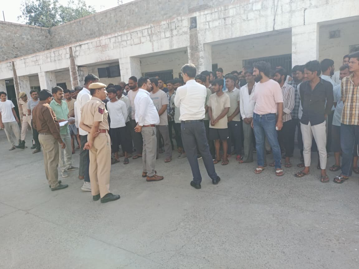 जिला एवं सेशन न्यायाधीश ने किया जिला कारागृह का निरीक्षण’ 1 02 4