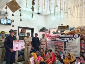 ये हेल्प लाईन नम्बर आपके काम के है इन्हे सेव रखे श्याम मंदिर मे महिलाओ को ऑपरेशन जागृति एवं राजकोप सिटीजन ऐप की दी जानकारी 4 03 3