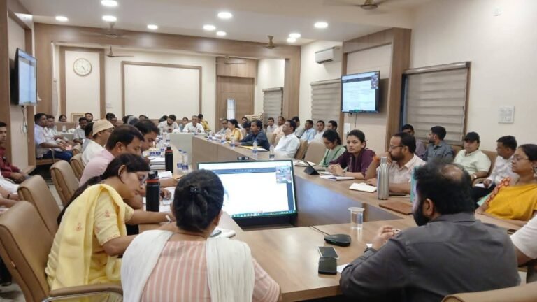 समय-सीमा बैठक में विकास कार्यों की समीक्षा, योजनाओं में तेजी लाने के निर्देश
