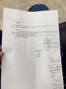 बस्ती: रसूख के आगे नतमस्तक आबकारी विभाग, नियम-कानून ताक पर रखकर स्कूल-मंदिर के सामने खुलवा रहे शराब का ठेका 12 FB IMG 1782367475160