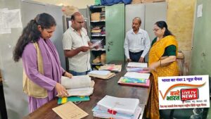 कलेक्टर का सीएमएचओ कार्यालय में औचक निरीक्षण,42 में से 21 अधिकारी, कर्मचारी मिले अनुपस्थित, कार्यवाही करने के निर्देश 12 FB IMG 4955484469994904197