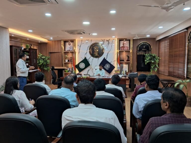 उपायुक्त ने की जिला आधार निगरानी समिति की समीक्षा बैठक
