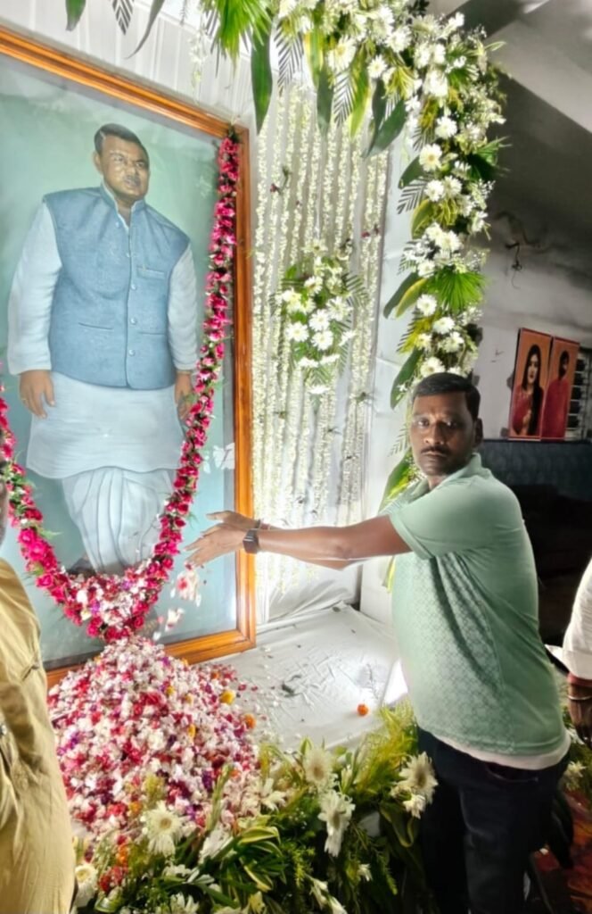 रत्नेश कुमार ने 35वीं पुण्यतिथि पर मजदूरों के मसीहा सूर्यदेव सिंह को दी भावभीनी श्रद्धांजलि 1 IMG 20260615 WA0186