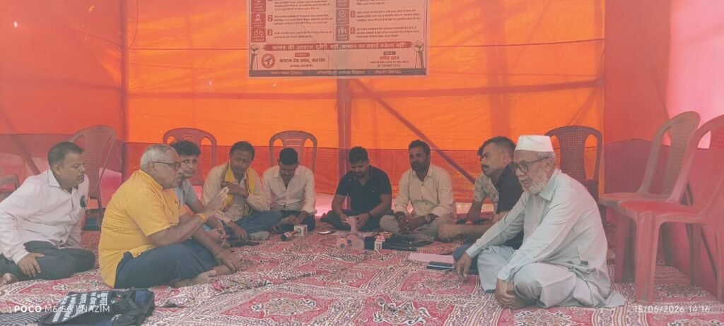 अभद्र व्यवहार मामले में पत्रकारों के विरोध के आगे झुके महुदा कॉलेज के सचिव दीपनारायण शर्मा, मांगी माफी 1 IMG 20260616 WA0216