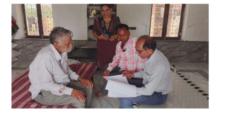 सफलता की कहानी-1        लकवाग्रस्त काश्तकार नेमाराम के घर पर जाकर किया खाता विभाजन