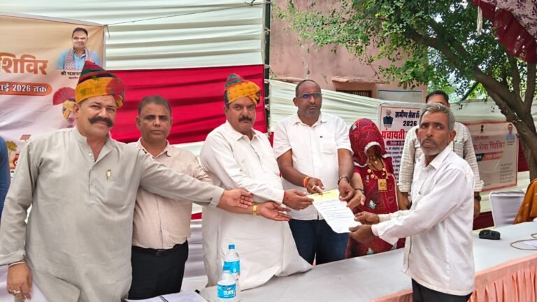 राज्य मंत्री विजय सिंह चौधरी ने ग्राम पंचायत सोलाया में किया ग्रामीण सेवा शिविर का अवलोकन