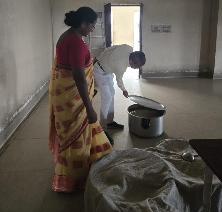 गढ़वा की घटना के बाद धनबाद उपायुक्त के निर्देश पर जिले के सभी आवासीय विद्यालयों में व्यापक निरीक्षण