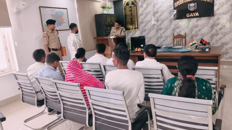 नगर पुलिस अधीक्षक गया द्वारा कार्यालय सभागार में आयोजित जनता दर वार मेंआमजनों की शिकायतें सुनी गई l