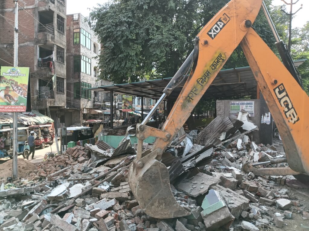 मोहम्मद अमान (पत्रकार)आज कानपुर के वार्ड 110 में एक बार फिर से लकड़ मंडी के पास अतिक्रमण और साथ ही चेतवनी देने पर दोबारा बनाई जा रही थी दुकानें 1 IMG20260617154903 1