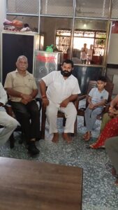 अयोध्या मंदिर का उद्घाटन के समय करोड़ साधु संतों के रसोई दार राजू भाई देवासी धर्मपत्नी कमला देवी भोपीजी ने मां के दरबार में लगाईं धोक। 14 IMG20260627174314 01