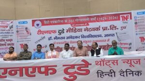 आगरा उत्तर प्रदेश में एम जी रोड पर आगरा कालेज के सामने एक मजार को बीच सड़क पर से हटा कर बड़ी मस्जिद में रख दिया गया है। 25 IMG 20260613 121202