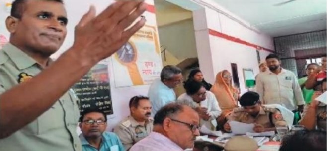 बस्ती: थाना दिवस में फरियादी को पुलिसकर्मी ने दी धमकी, वीडियो वायरल होने पर शुरू हुई जांच