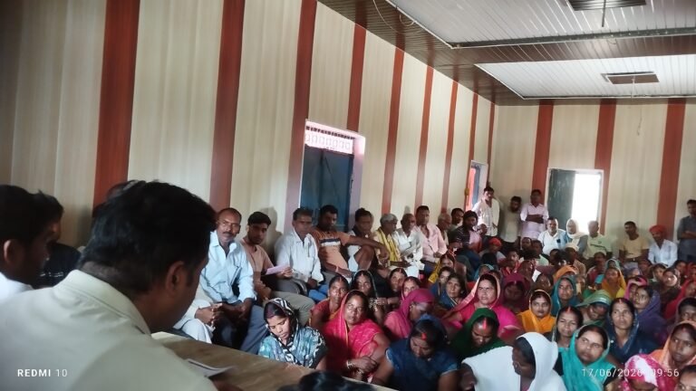 आवास योजना में पारदर्शिता का महाअभियान, महुली में खुली बैठक में पढ़ी गई पात्रों की सूची